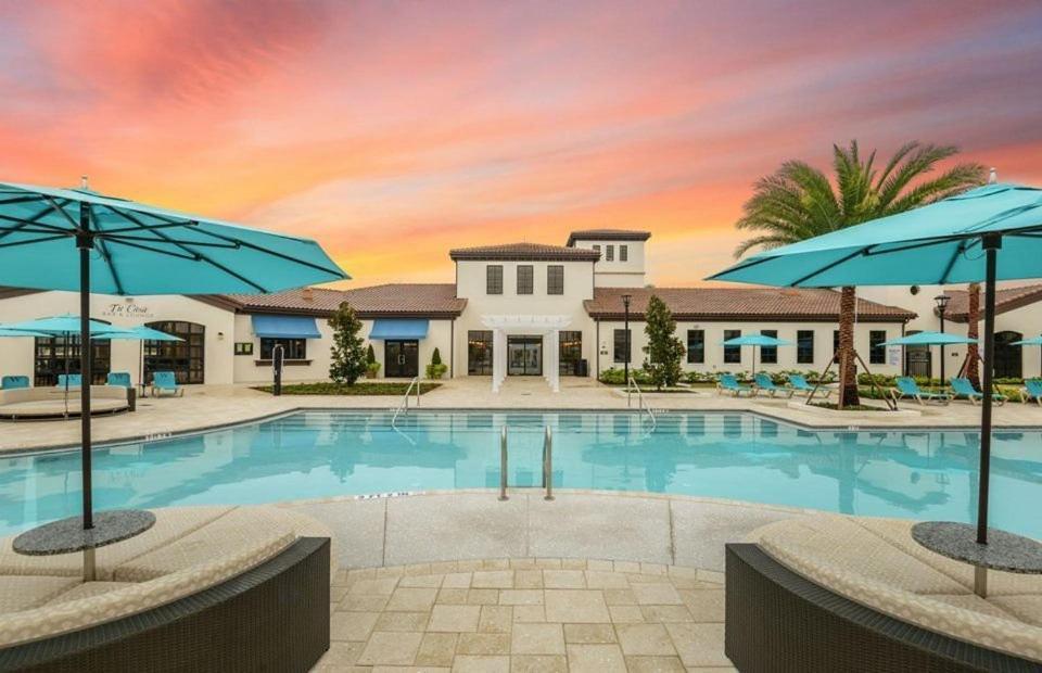 Villa 1800 Luxury Windsor Near Oversize Pool *