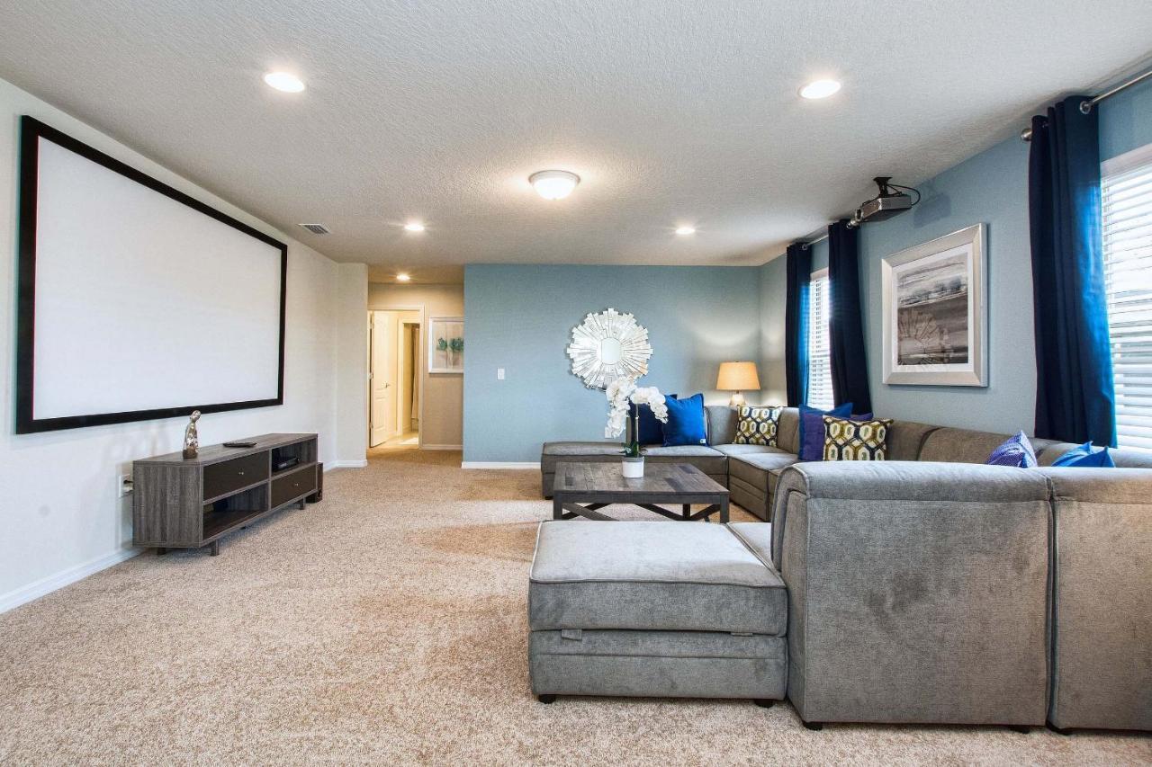1800 Luxury Windsor Near Oversize Pool Villa
