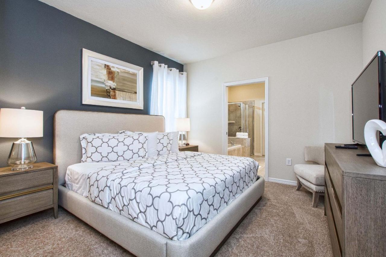 Villa 1800 Luxury Windsor Near Oversize Pool *