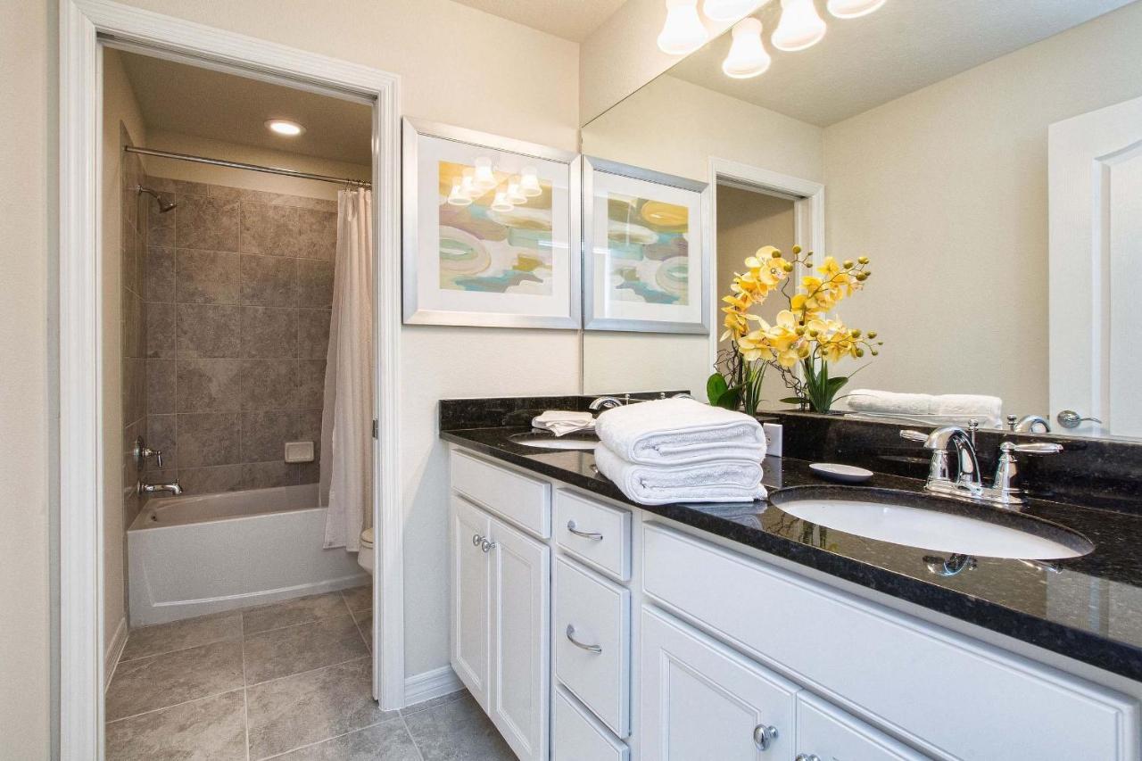 Villa 1800 Luxury Windsor Near Oversize Pool