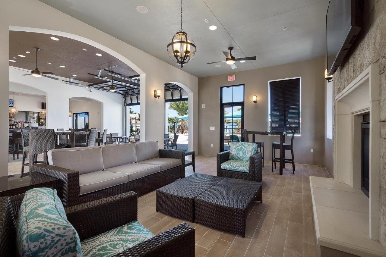 1800 Luxury Windsor Near Oversize Pool