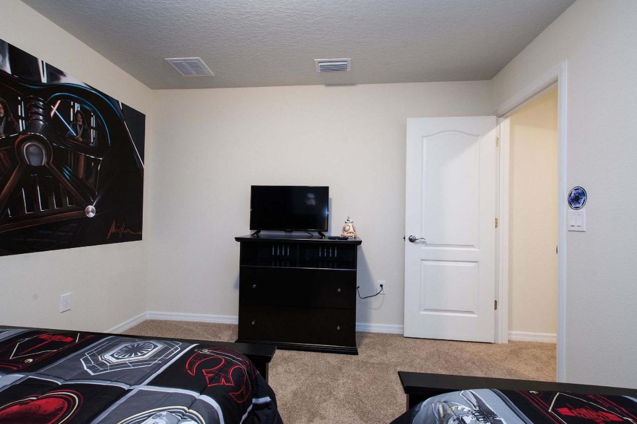 1800 Luxury Windsor Near Oversize Pool Villa