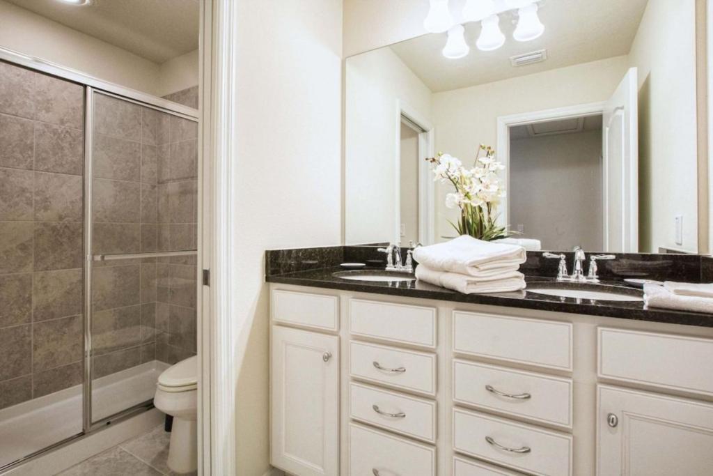 1800 Luxury Windsor Near Oversize Pool Villa *