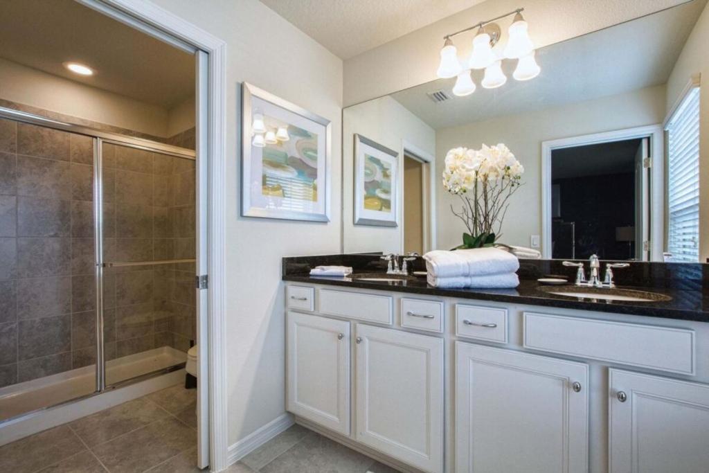 1800 Luxury Windsor Near Oversize Pool Villa *