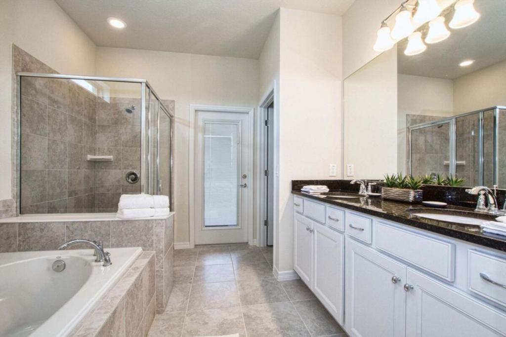 1800 Luxury Windsor Near Oversize Pool Villa *