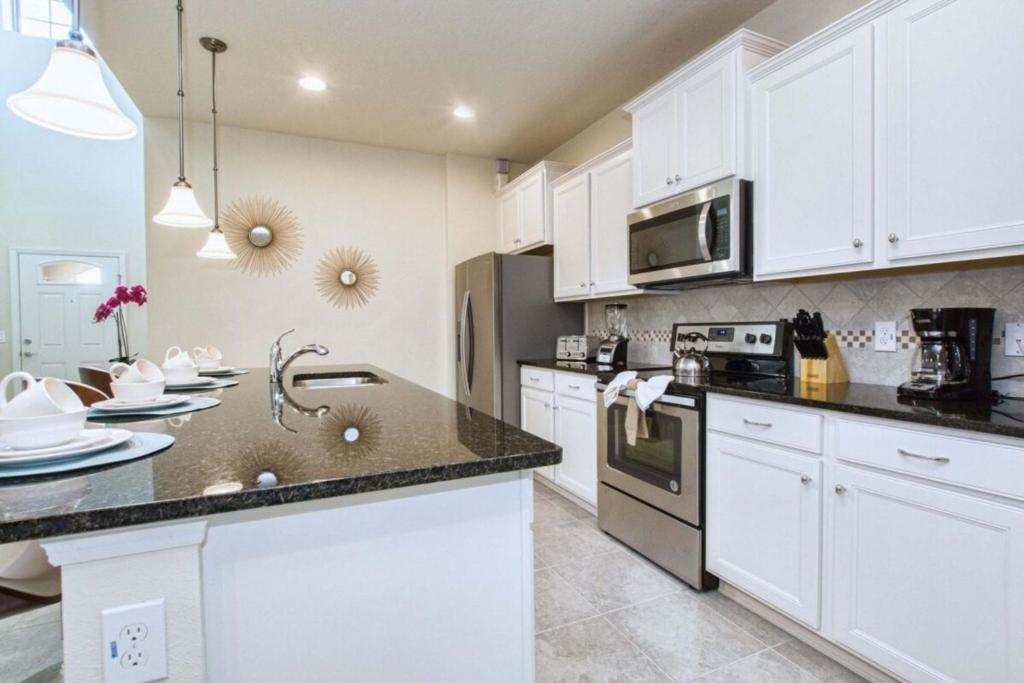 1800 Luxury Windsor Near Oversize Pool Villa *